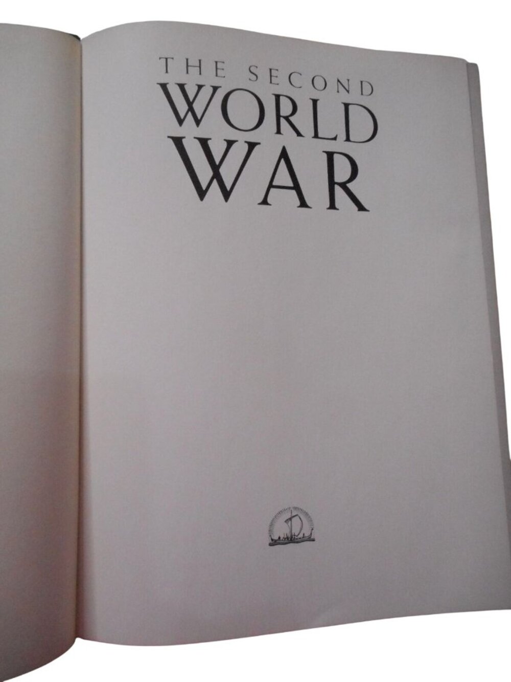The Second World War Hardcover By John Keegan Illustrated w/ photos and drawings - Picture 4 of 11